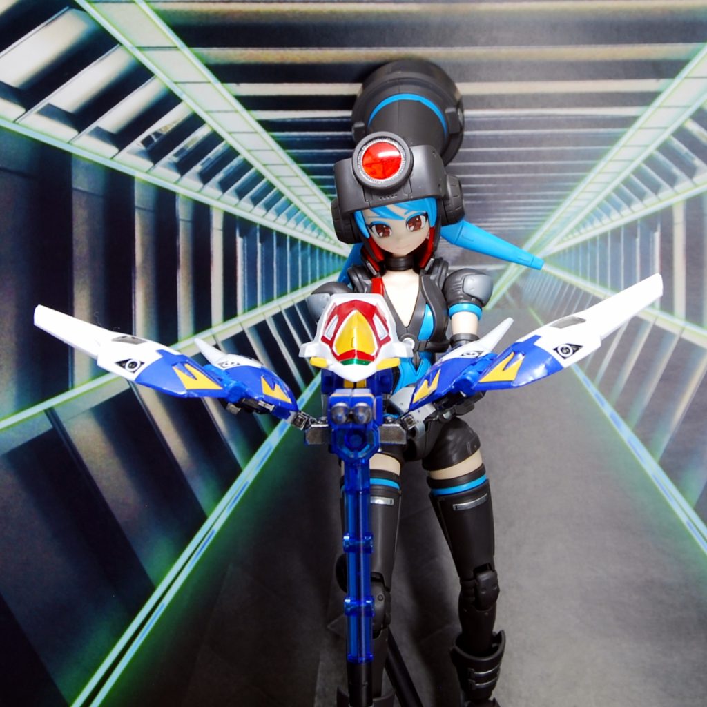 ということで無理矢理支えて一枚。何だか半分は(バンダイ製とはいえ)ガンプラの話をしていない気もしますが(大汗)、それだけこのキットのプレイバリューの高さゆえ、ということで許してください。実を言うと『ガンダムW』は放映当時そこまではまらなかったのですが、こうしてキットを組み上げてみると愛着が湧いてきています。プラモデル初心者から塗装上級者まで、それぞれ楽しみがいのある良いキットだと思います。いつか全塗装してみたいですね。