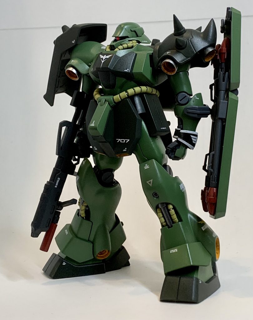 足首は前部を詰めて短くしてます。設定画に寄せた加工です。