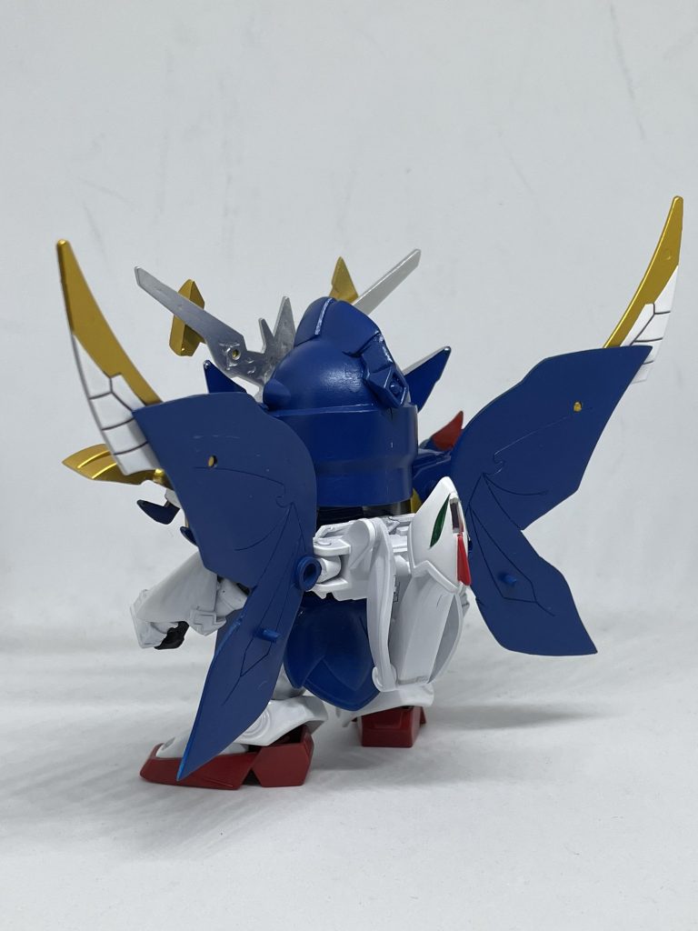 翼はプラ板で少し大型化しています。