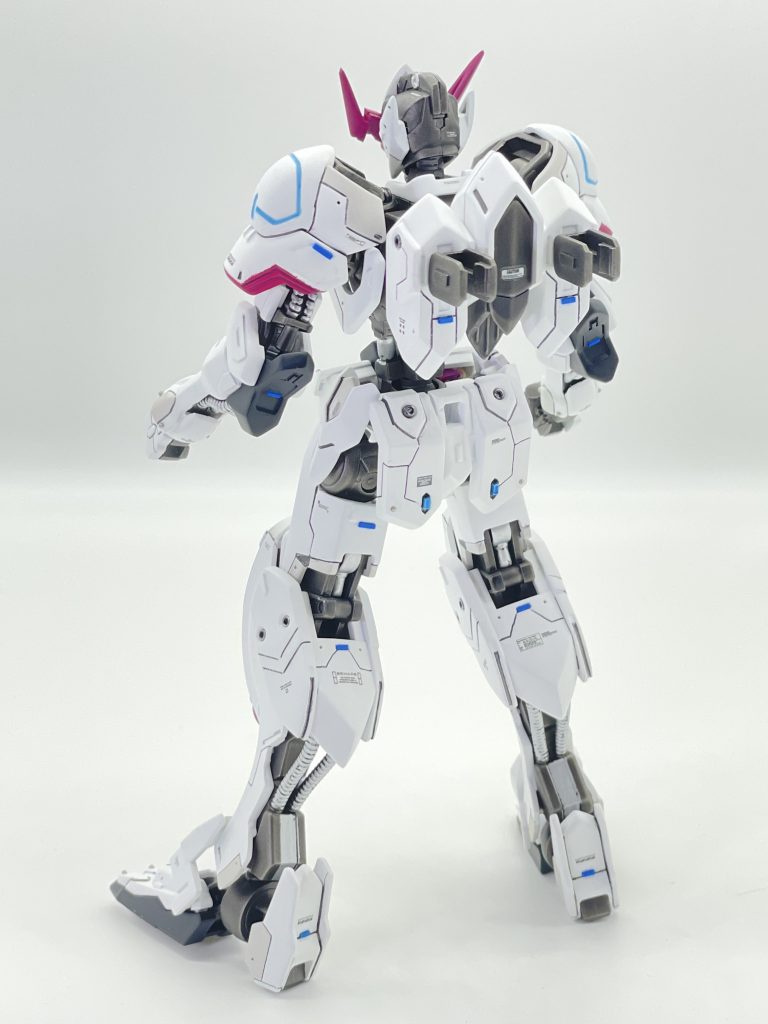 ブルーチップをアクセントに、メタルパーツもバランスよく配置しました。