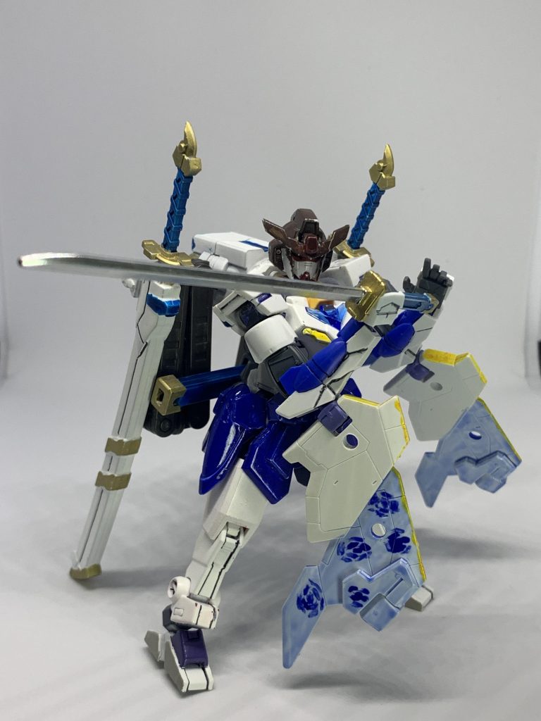 腰の刀、唯一名前をつけてます。珠一文字(スフィアストレート)です。ガンダムマーカーメッキシルバーが綺麗に塗られたのでお気に入りです。