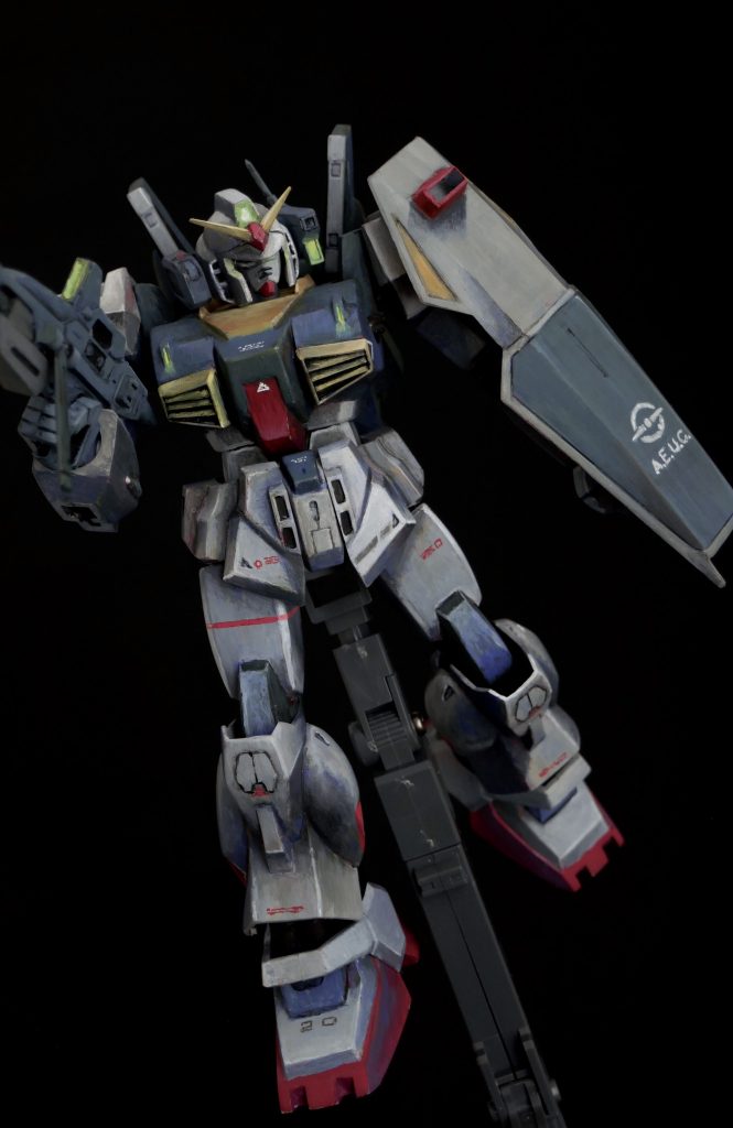 腰に可動軸を追加、若干ですが腰をひねられるようになりました