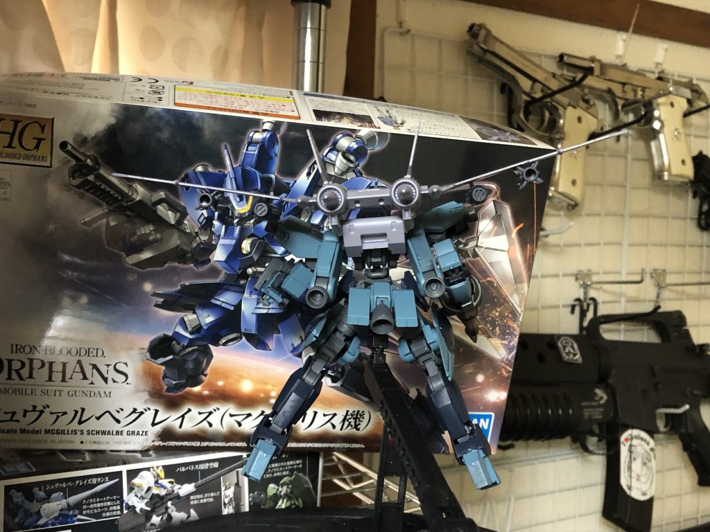 背面。シュヴァルベグレイズのスラスター類は全て使用している