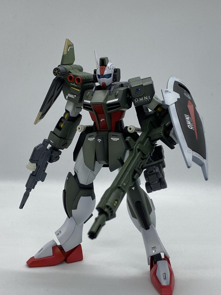 シールドは無くてもいい気がしますが。シールドだけ余らすのも何かなので、装備してます。左側がだいぶ重量過多です。