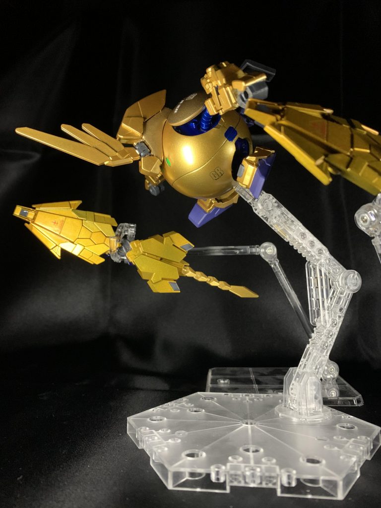 宇宙空間を自由に飛んでる感じで。