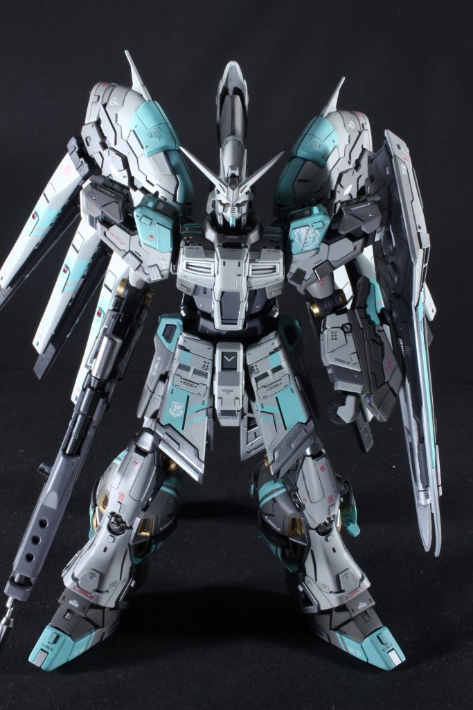 シルバー部はクレオス ガンクロームのちツヤ消しトップコート、メッキ塗装部とゴールドは塗膜そのもののツヤを生かすため、敢えてトップコートをしてません(* ॑꒳ ॑* )⋆*