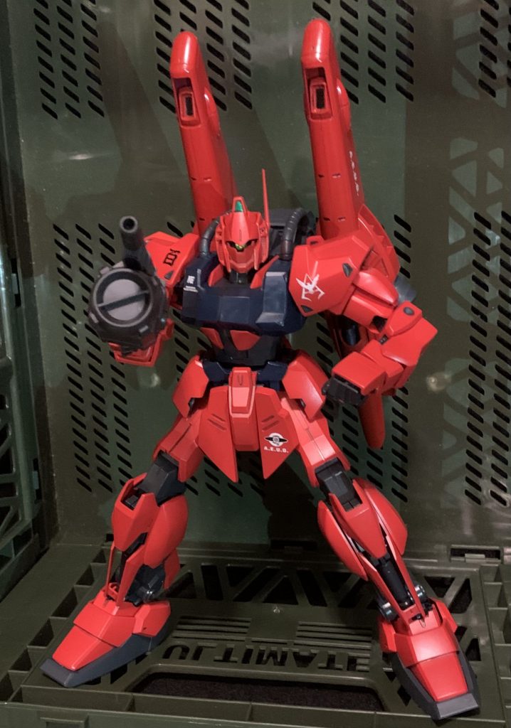 モノアイに光って見えるように照明の位置を下から当たるようにしています。