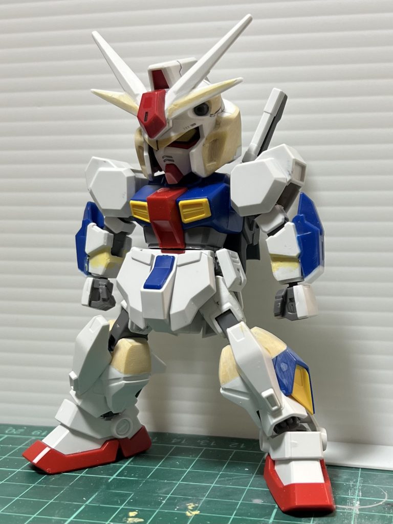 短くした腕もスネはパテで修正アンテナを4本に加工肩アーマーはネオジムで固定する方法をとりました