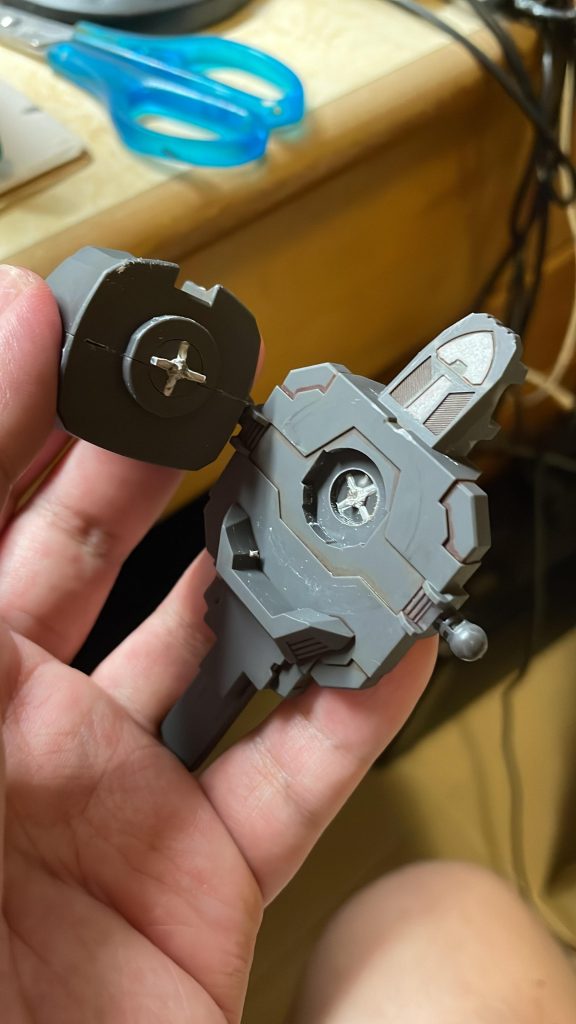 途中で腰関節が折れてしまいましたが、太い軸が残っているからなんとかなりました。後で補強しようと思っています。