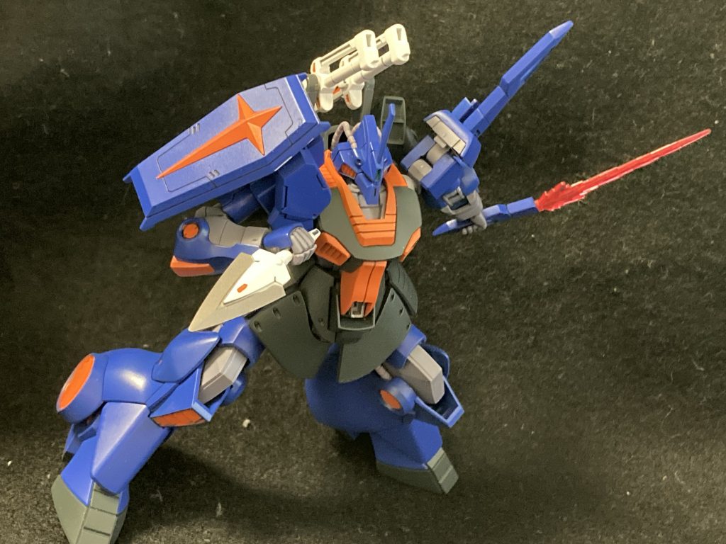 対ビームシールドにヒート・クナイを1本装備。基本ヒートせずに突き刺すことが多い。