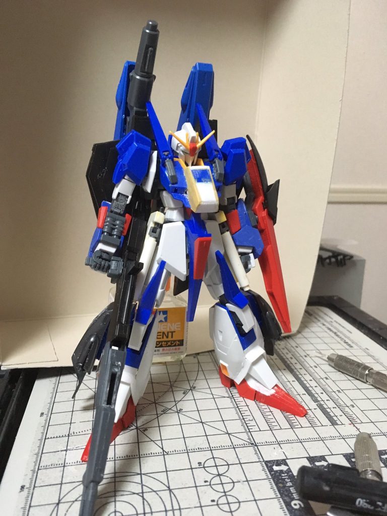 2年ほど前に適当に切った貼ったしていたところ。足部はBB戦士Zガンダムの足を利用して延長。前腕と肘はライトニングＺから。前腕はノーマルを加工したけど、ガワラ曲げができるこの肘関節は採用。