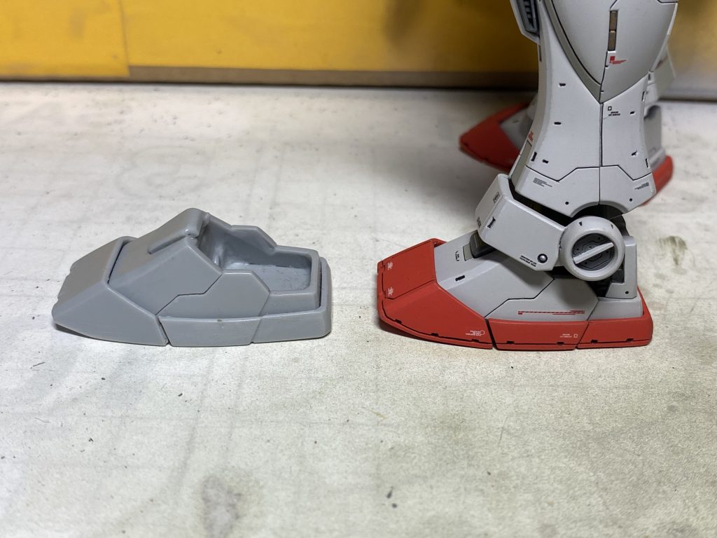 オリジン版の足がアヒルかカモノハシのように見えたので、GMなどの他キットから流用しようかと探してみたのですが、ピンと来る物が見つからないので公約数的な形をしたものを自作、複製して使っています。