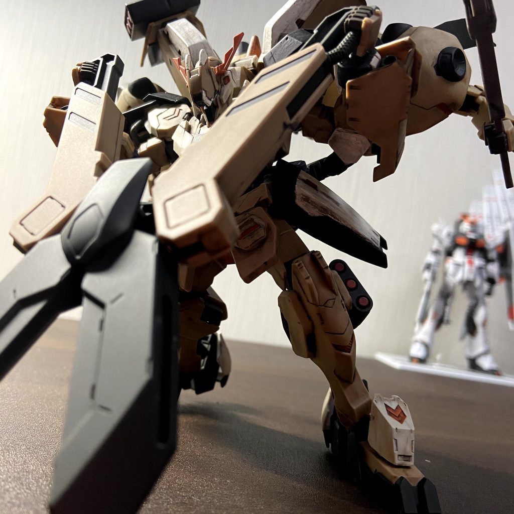 固定武装はフルシティと変わらず、グレネード、ナックルガード、シザースシールド。