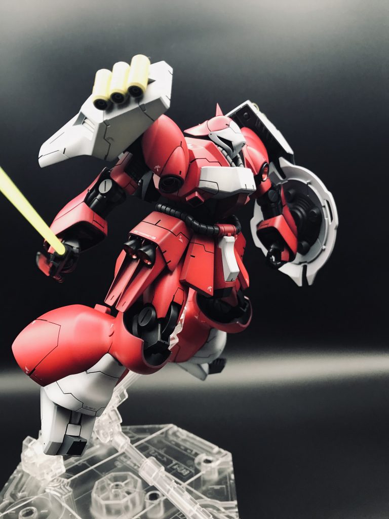 ビームサーベルは蛍光イエローを塗装後、クリアーイエローを吹きました。