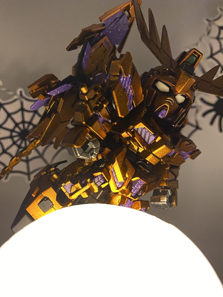 月の上を飛んでます