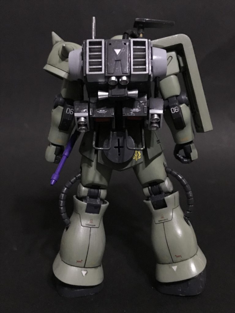 いい感じになりました〜*\(^o^)/*左右のスラスター部は軸接続にしたから上下に可動します最大の特徴の機雷はプラパイプとプラ棒でお手軽にこの写真では見えませんがメインの写真にチラッと見えます