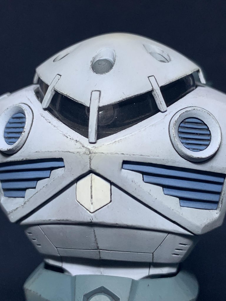 エンビ板をヒートプレスしてモノアイシールドを作り、モノアイはHアイズ化しております。