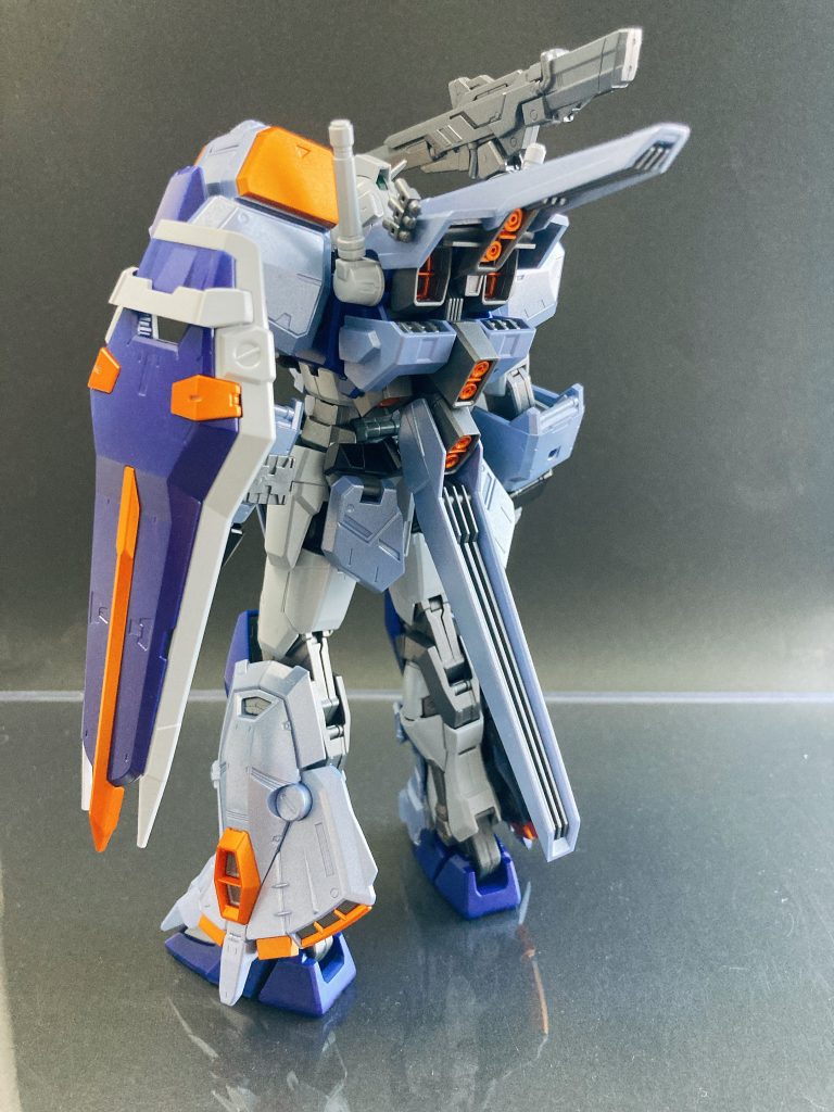 バックショットMGは普通に組み立てても情報量多いので見映えします