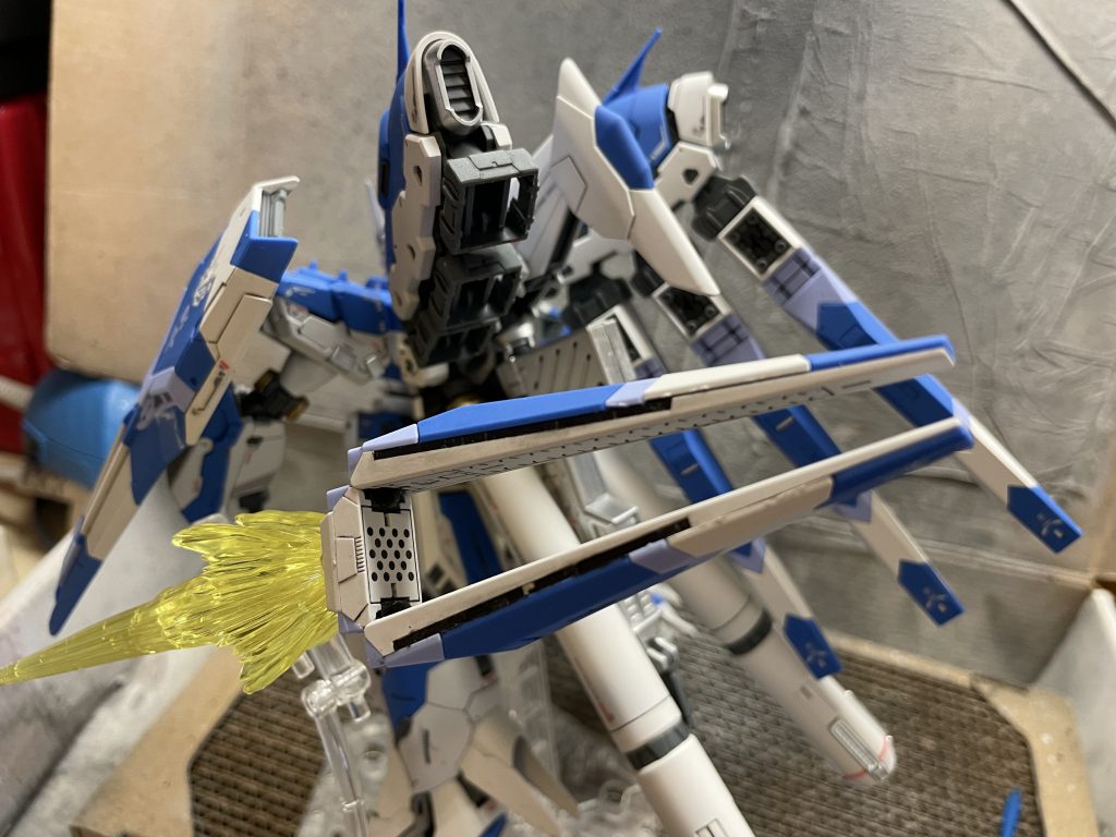 フィン・ファンネルとファンネルコンテナー。