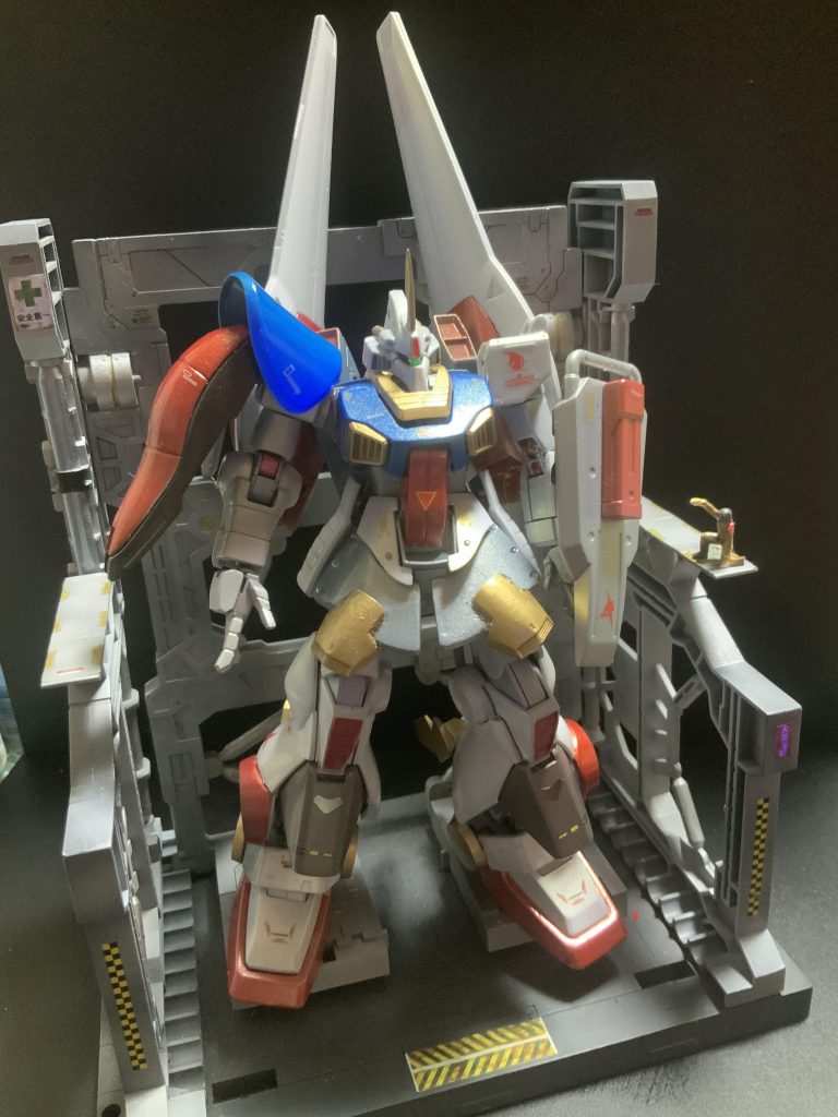 筆塗りでパール塗装が可能かと?!と言う実験から製作始めました。いや〜大変だった…。磨き→サフ→筆塗り→クリア→パールカラー→クリア→コンパウンド磨き→デカール→トップコートと言う工程で乾燥時間の方が長かった様なʅ(◞‿◟)ʃ