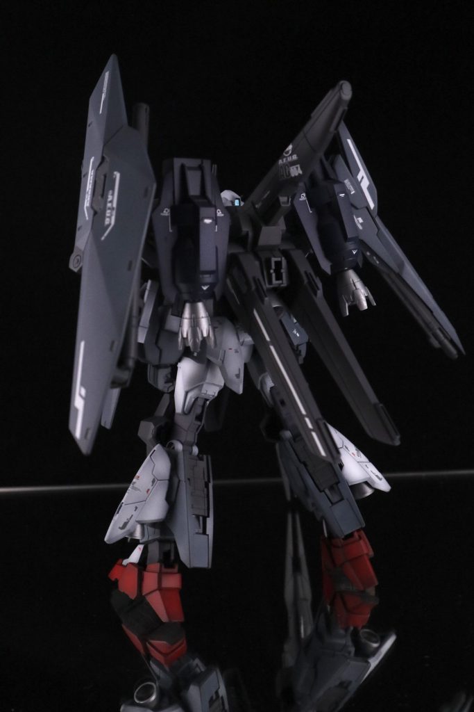 なんとなくFAマークⅡをモチーフに制作。引っ越しにお金使い過ぎてしまったのと、部屋に積みが入りきらなかったため全てあるものでまかないました。「フルボディ」という名称ですがワインの用語でコクが深く濃厚で力強く、重みや渋みのあるワインのこと。というのをワンピース読んで知りまして、使用キット的にコアガンダム化したり装甲をパージ出来たりなんてのも考えましたかとてもやってる時間がないので、アーマーじゃなくてボディでいいよって発想からピッタリだと思ってつけてみました。ワイン飲めません。Zガンダムラストでファが連れて帰ってきたマークⅡをベースに強化改修した機体。みたいなイメージで。