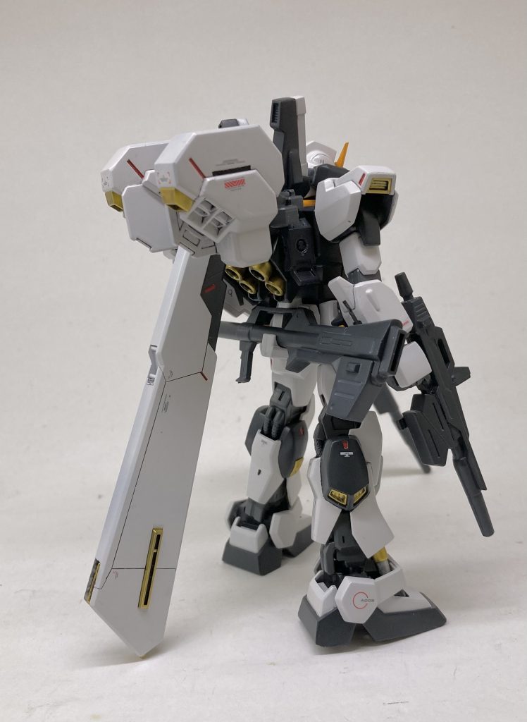 あと、度重なる塗装失敗で汚くなっちゃったのもモチベ低下の原因。よく見たらデカール盛大にズレてるし。