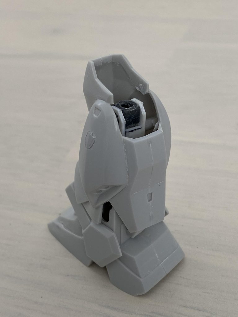 塗装がしやすいように後ハメ加工。ポリキャップを新たに追加