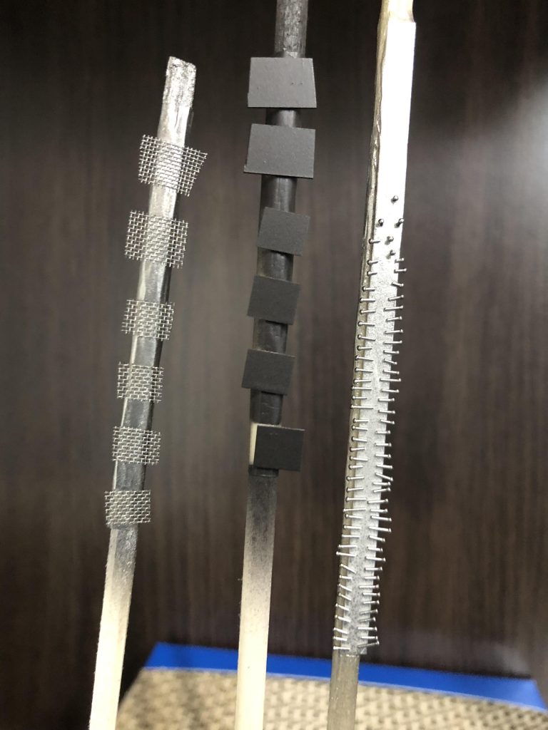 塗装後のメタルメッシュと虫ピンショット。虫ピンはこんだけ塗装すれば大丈夫だろうと思ってたら、全然足りなく追加発注しました。数えたら虫ピン130箇所、メタルビーズ10箇所、マイナス型メタルパーツ22箇所、メタルメッシュ6箇所。少しやり過ぎですね…