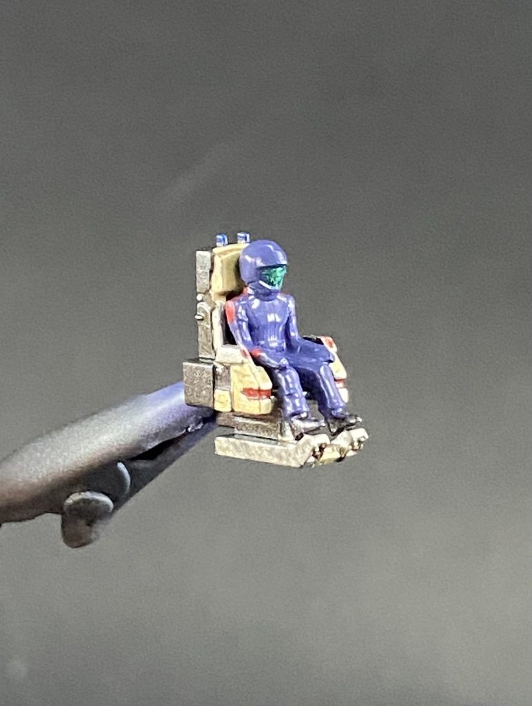 見えない場所ですがパイロット、座席もしっかり塗ってあります！今回パイロットはティターンズの感じで塗りました！