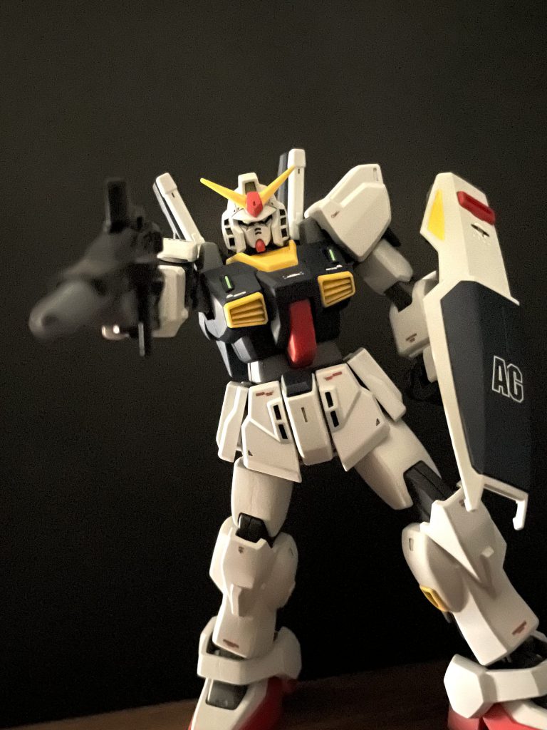 先日投稿したティターンズカラーより前に作成していたものです。成形色いかしで、初挑戦のランナーパテで合わせ目を消しました。この写真だと消えてない合わせ目見えてますね。