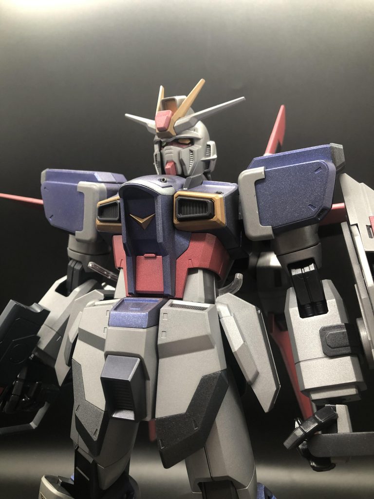 塗装を考慮して胴、肩、太腿の合わせ目は段落ちモールド化しました。