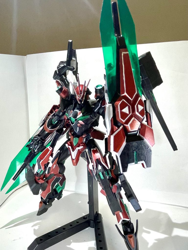 特殊兵装   アストラルオフェンサーIIアストラルオフェンサーを改良した装備。シールドの面積が広くなりディスチャージモード時の出力も向上した。