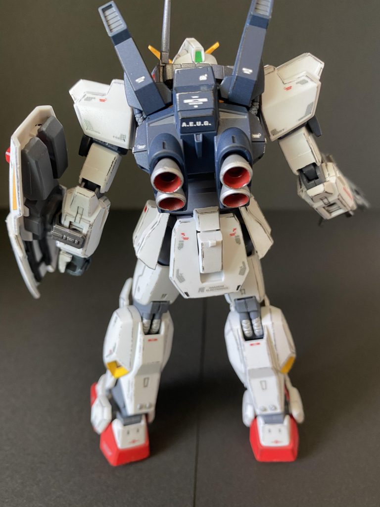 後ろ姿。少しだけボルトパーツの追加。