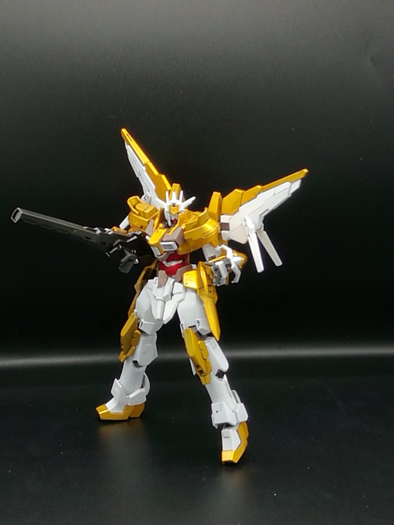 金の装甲はキャンディしてます。カメラの性能であれですが、きらきらしてます。