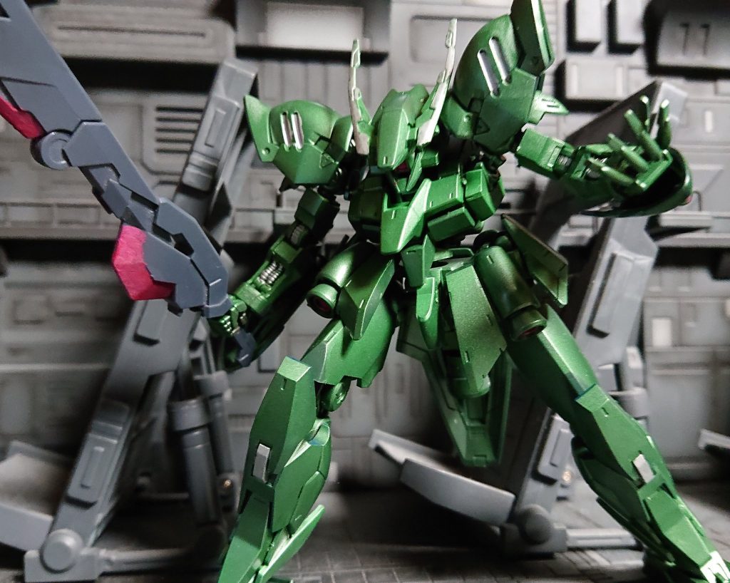 さっそくグレモリーのパーツとビルドダイバー系の足で作りましたダンタリオンの剣はヒート化　