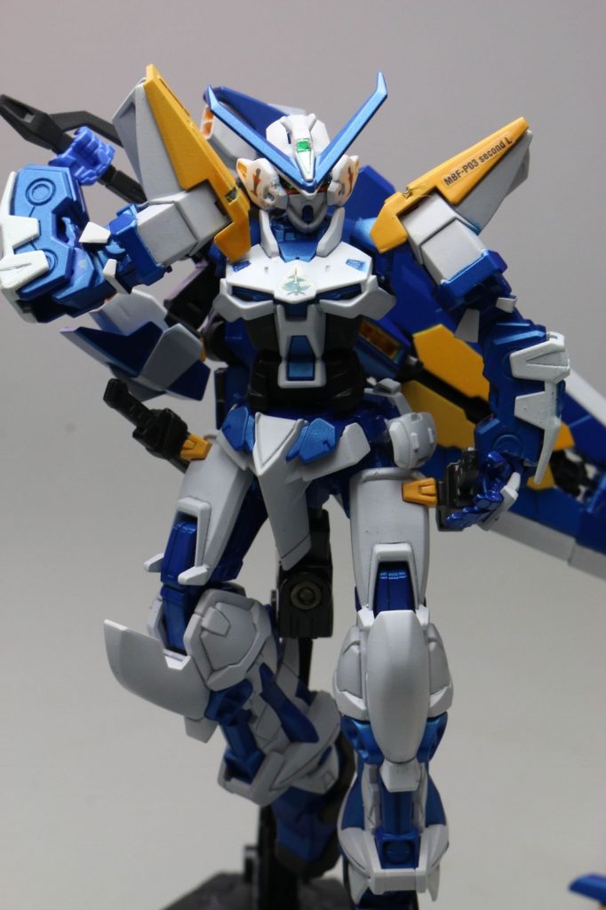 男の子はみんな大剣好きですよねー。おじさんになってもやっぱりワクワクするものです。それにしても剣持たせるのは苦労しました。ポージングって本当に難しいですね。どれも同じような構図になってしまい申し訳ありません。