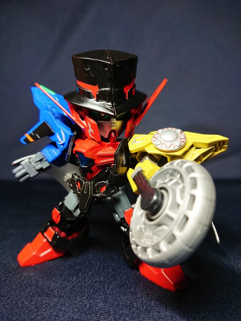 アルセーヌXがもろにレッドダイヤルファイターだったので塗装自体は楽でした。左手のバズソーは当初はウイニングガンダムを使用するつもりでしたが、見た目がシールドすぎたのと回転ギミックも付けたかったので、三国伝の赤兎馬のタイヤを使用しています。強化はパーツ付け替えで換装が可能です。