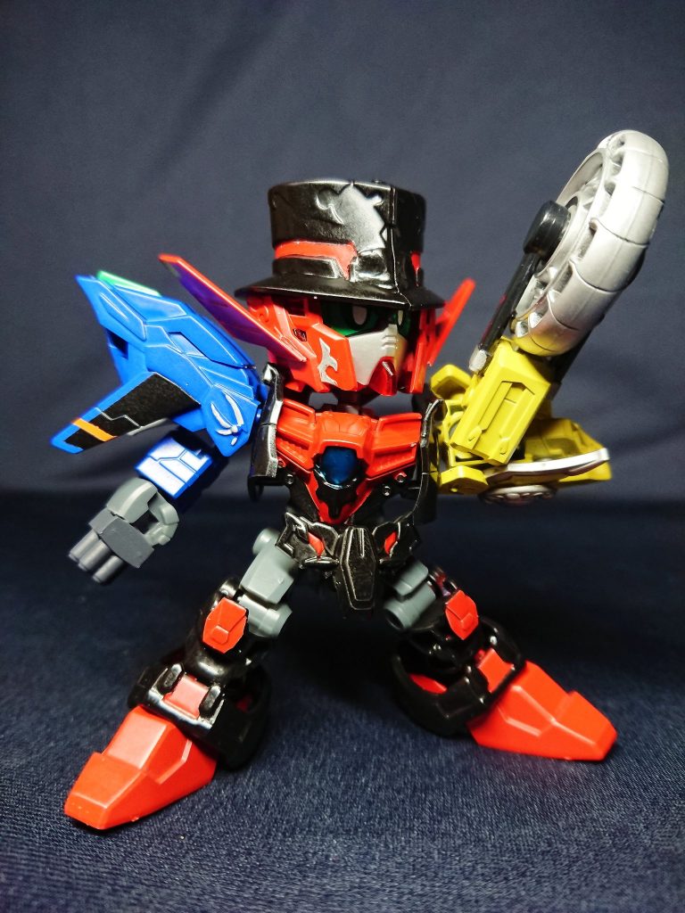 一応設定ではキャプテンシティの警察特殊部隊に兄弟のパトカイザーがいます。グットストライカーが本体の半同一機体ですが、あえて2人に分けました。おかげで元の簡素な合体構成を生かし、パーツも窮屈せずグリグリ可動できます。