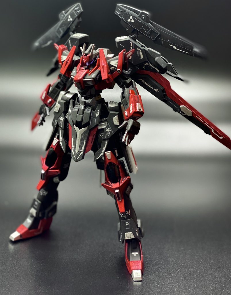  普段延長工作をよくするのですがこの機体、素組みでも抜群のプロポーションでいじる部分がありませんでした🥰塗装は赤の部分はスターブライトジェラルミンからクリアレッドを吹き付けています。いまいちキャンディ感出てないですね…勉強します😢