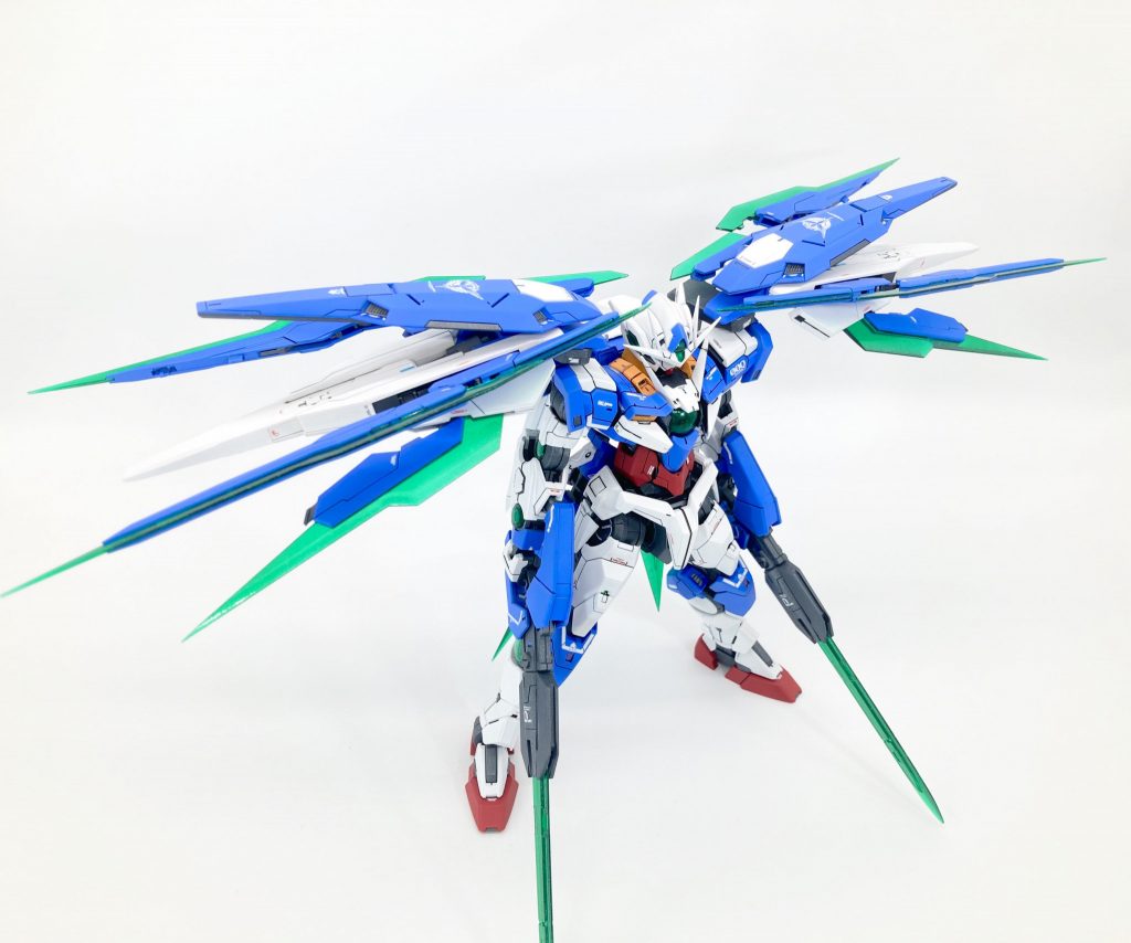 ソードビット射出形態 シルエットがシンメトリーになってフルセイバーとはまた違うボリュームに。