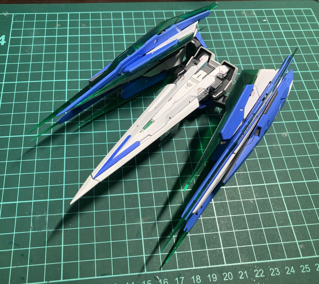 変形合体機構はないですがこう置くとオーライザーっぽくなります笑