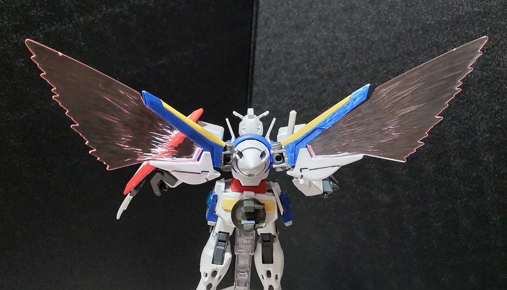 ミノフスキードライブは可動するので、光の翼も当然可動します。