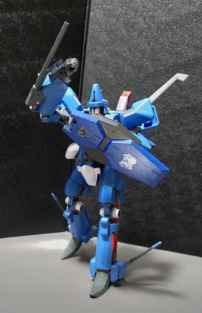 グレイズのパーツを使用しているので、オプションとしてグレイズシールドを装着できます。(ライフルも可能)