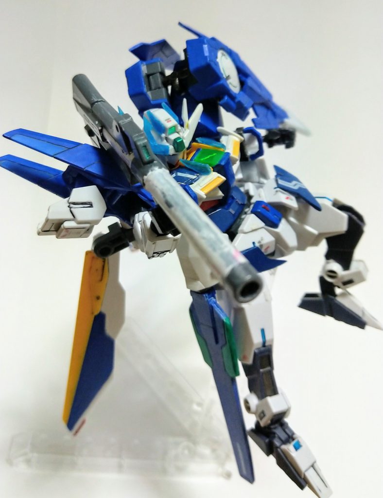 コアハイパーバズーカコアスプレーガンと選択式の兵装。ドッキング機構は持たないが通常弾頭と拡散弾頭を選ぶことができる。一撃の威力はコアスプレーガンに勝るが、取り回しが少々悪い。この装備は他のコアガンダムにも装備可能となっており、汎用性が高い。