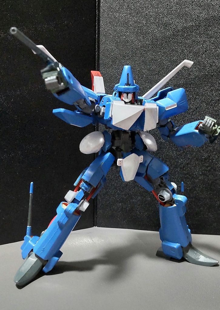 バルブドのパワーランチャーは装着型ですが、プラモの場合、接着させてます。グライアやアローンといった他のB級HMと違い、エルガイム級が使用しているパワーランチャーが使用出来る点は長所になります。