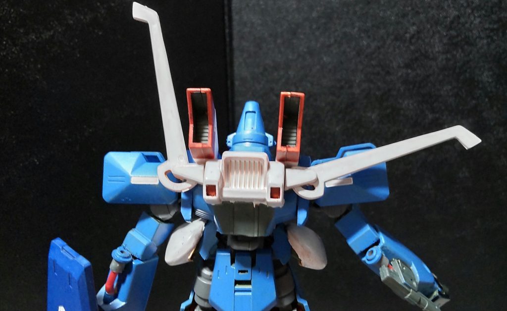 背面のバーニアは可動します。余談ですが、バルブドの後頭部にあるのはハッチになっており、ここから乗り込む事になります。