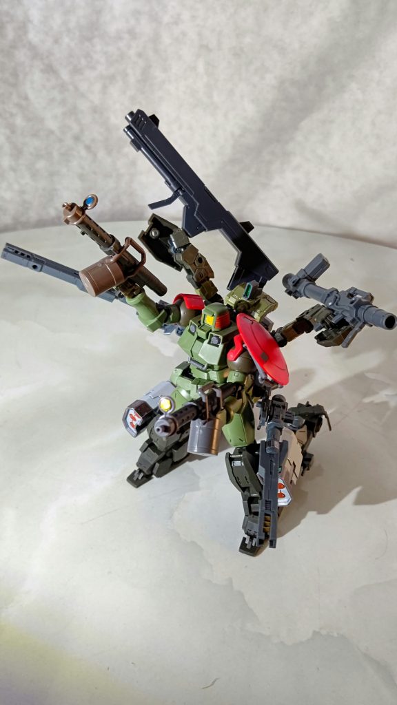 ガンダムに煮え湯を飲まされたOZの技術士官が考案したペーパープラン。阿修羅のごとき姿は「ガンダムを一撃で破壊できないなら、破壊できるまで撃ち続ければ良いじゃない?」という思想から。しかし高いステルス性と機動力で強襲してくるガンダムを相手取るには合理的ではないとされお蔵入りしたという妄想。