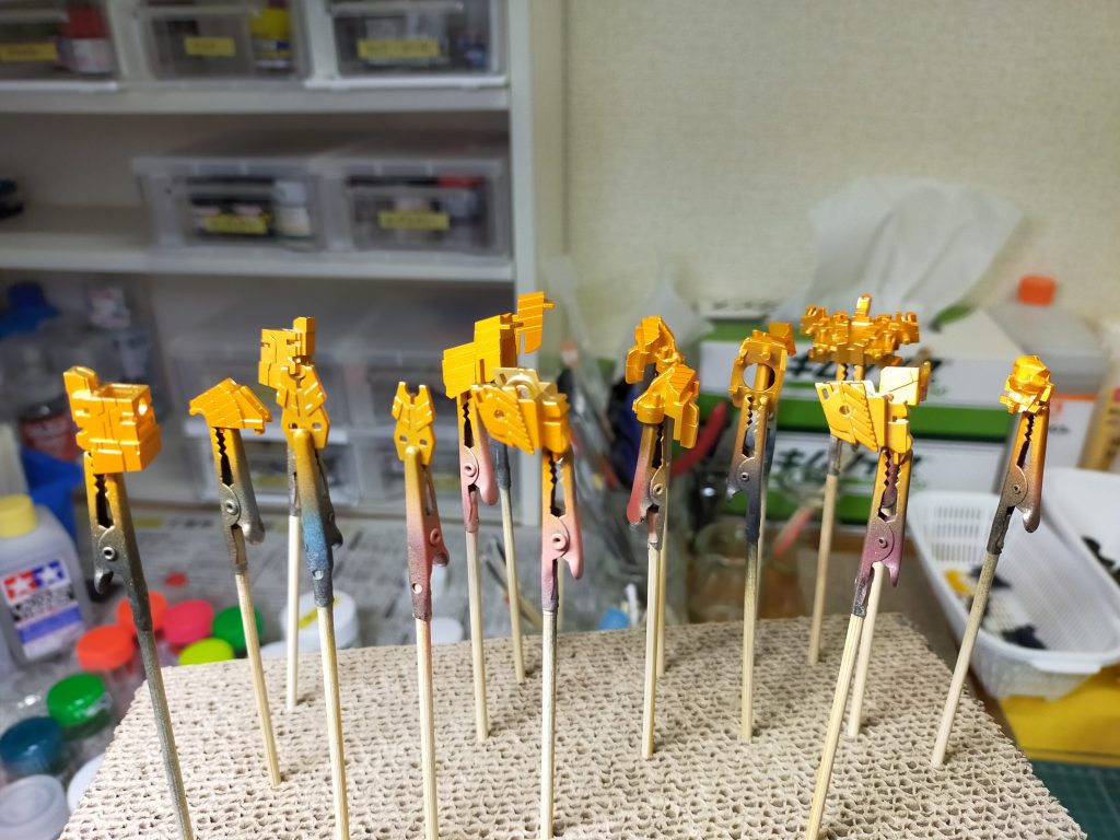 カラーレシピ外装：ガンダムカラー ティターンズブルー1（C）サイコフレーム：スーパーゴールド２（C）→ 蛍光オレンジ（G）関節・武器等：NATOブラック（T）バーニア：スーパーアイアン２（C）トップコート：スーパースムースクリアーつや消し（C）