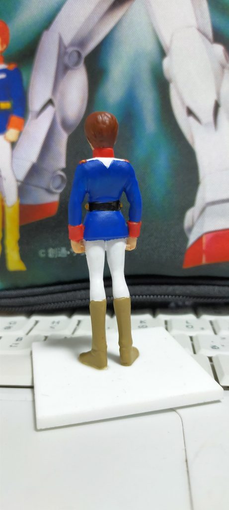 酒を飲みながら、チマチマ筆塗りする。一日の疲れを忘れる楽しい時間。棚にあるのを眺める分には問題ない出来栄え。こりゃハマりますな。