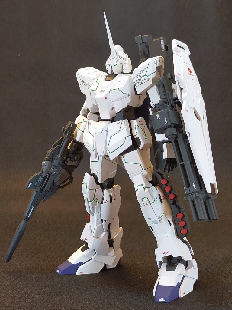 カラーレシピ外装：GXクールホワイト（C）→ パールクリヤー（T）→ サイコフレームにエナメルクロームシルバー（T）→ トップコート スーパースムースクリアーつや消し（C）→ サイコフレームにエナメル蛍光グリーン（G）ブルー部分：ガンダムカラーティターンズブルー２（C）関節・武装等：NATOブラック（T）バーニア：スーパーアイアン２（C）